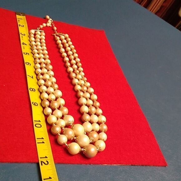 Vintage Japan Three Strands White Cream and Gold Colored Beads Cottagecore - Picture 5 of 7